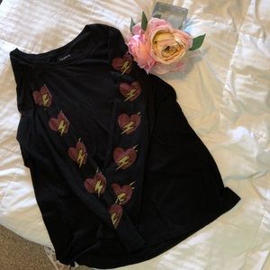 Black long sleeve graphics top